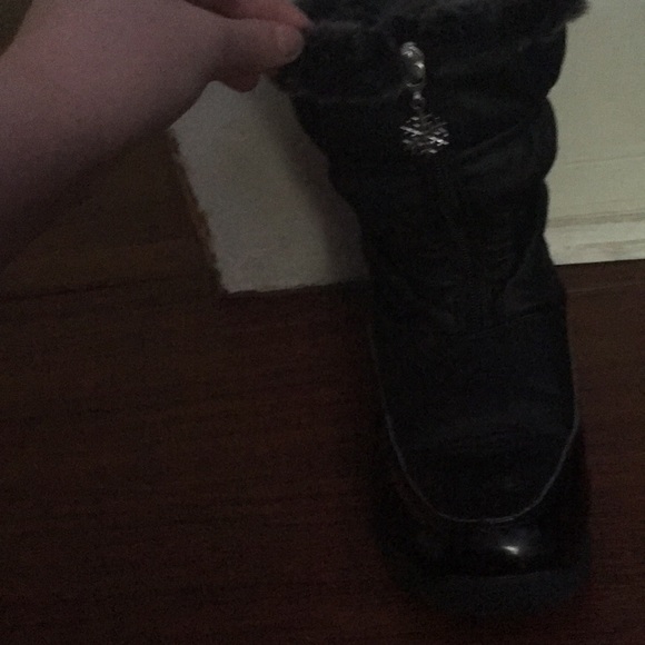 Snow Boots - Picture 2 of 3